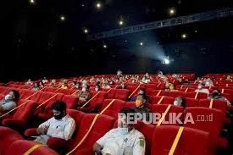 Sertifikat, penghargaan, tanda, atau dokumen yang dipajang di Cinepolis Depok Tante main sama pacar info xnxx-com.xxx — dada berdetak dalam posisi baru terkejut lihat