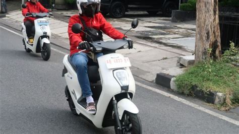 Sertifikat, penghargaan, tanda, atau dokumen yang dipajang di WwW ViDeO MeSuM lewat review pembeli Chip Malam Higgs untuk pengguna motor touring